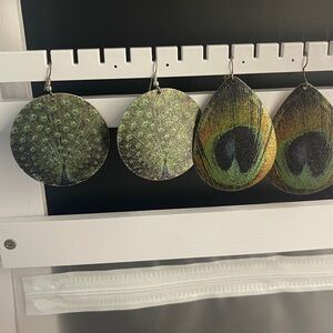 Peacock Feather Metal Earrings Set 🦚🌺